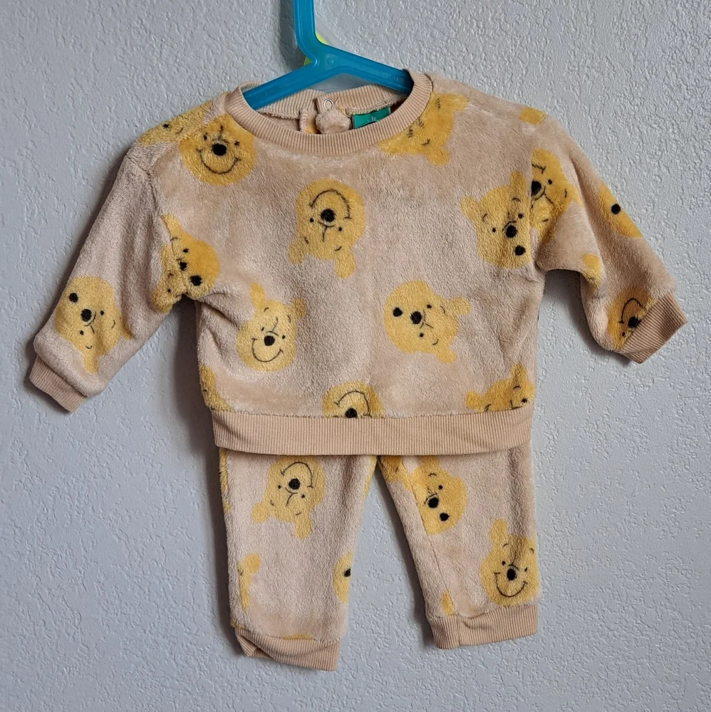 Disney Winnie The Pooh Fuzzy Soft Sweater And Pants Matching Set Size 6M